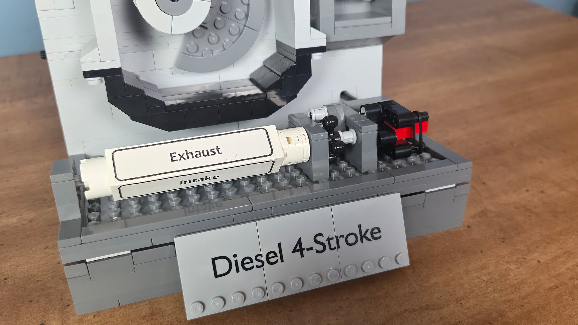 Diesel 4-Stroke Explainer Engine MOC Instructions product image (3)