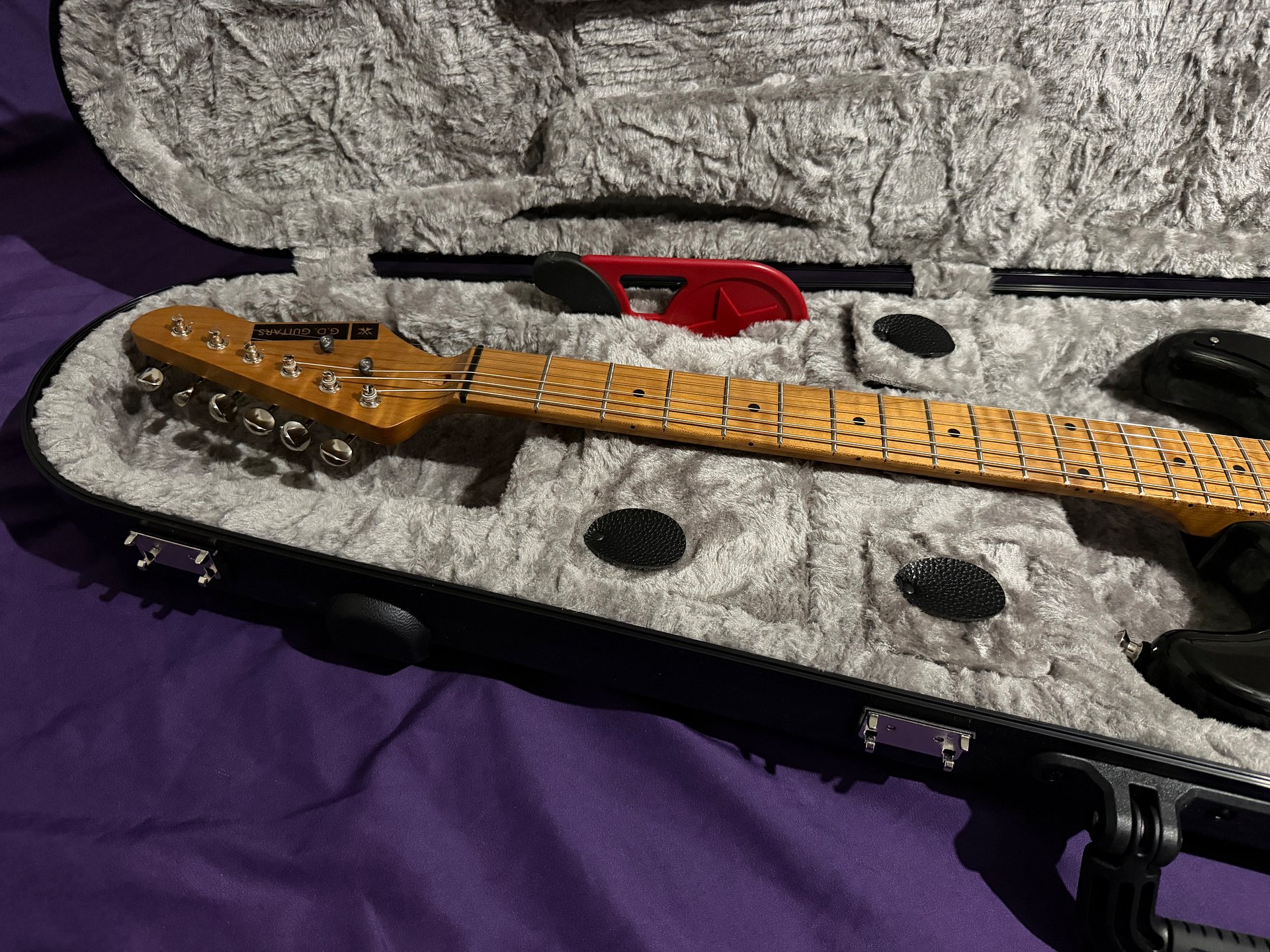 GD Guitars Super S – Black to Silver Foil Burst | HSH-86 GD Pickups Set | Roasted Flame Maple Neck | Roadrunner Case product image (8)