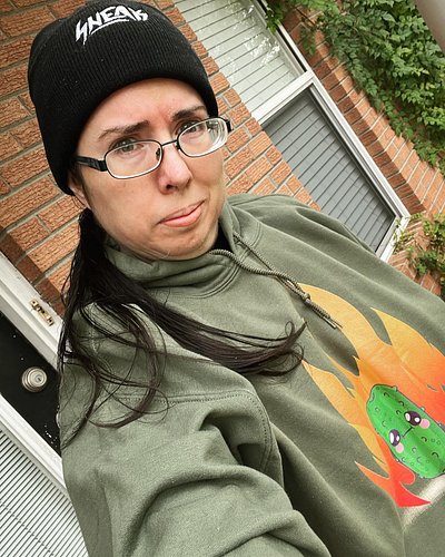 When you want to rep both your brand & your favorite beverage at the same time. @sneakenergy