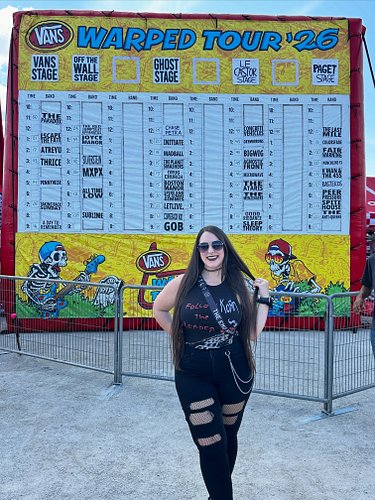 DAY 1 RECAP of @vanswarpedtour and it was everything I could have wanted and more ❤️

I took SOOO many photos & videos so exp...