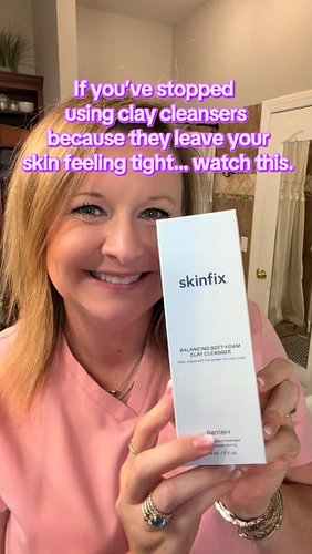 A hydrating foaming clay cleanser?? Say no more! @skinfix Balancing Soft Foam Clay Cleanser is changing the game when it come...