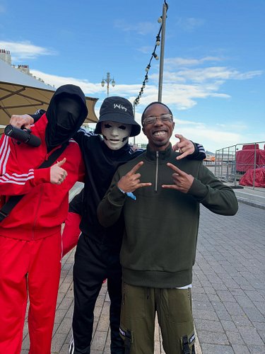 Off my Nutt!!!!! I ran into @theskinnerbrothers and chopped it up with Zach! A cool mf’n dude even the group a camera man was...