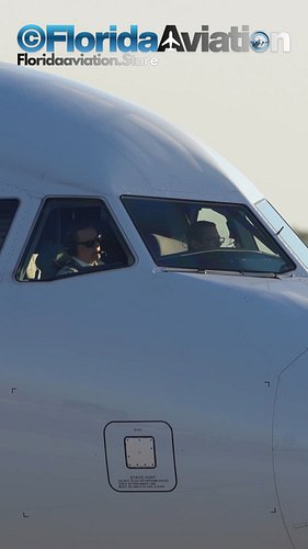 Airbus A321 Extreme Cockpit Closeup  at Orlando International Airport - Plane Spotting

#aviation #aviationvideo #planespotti...