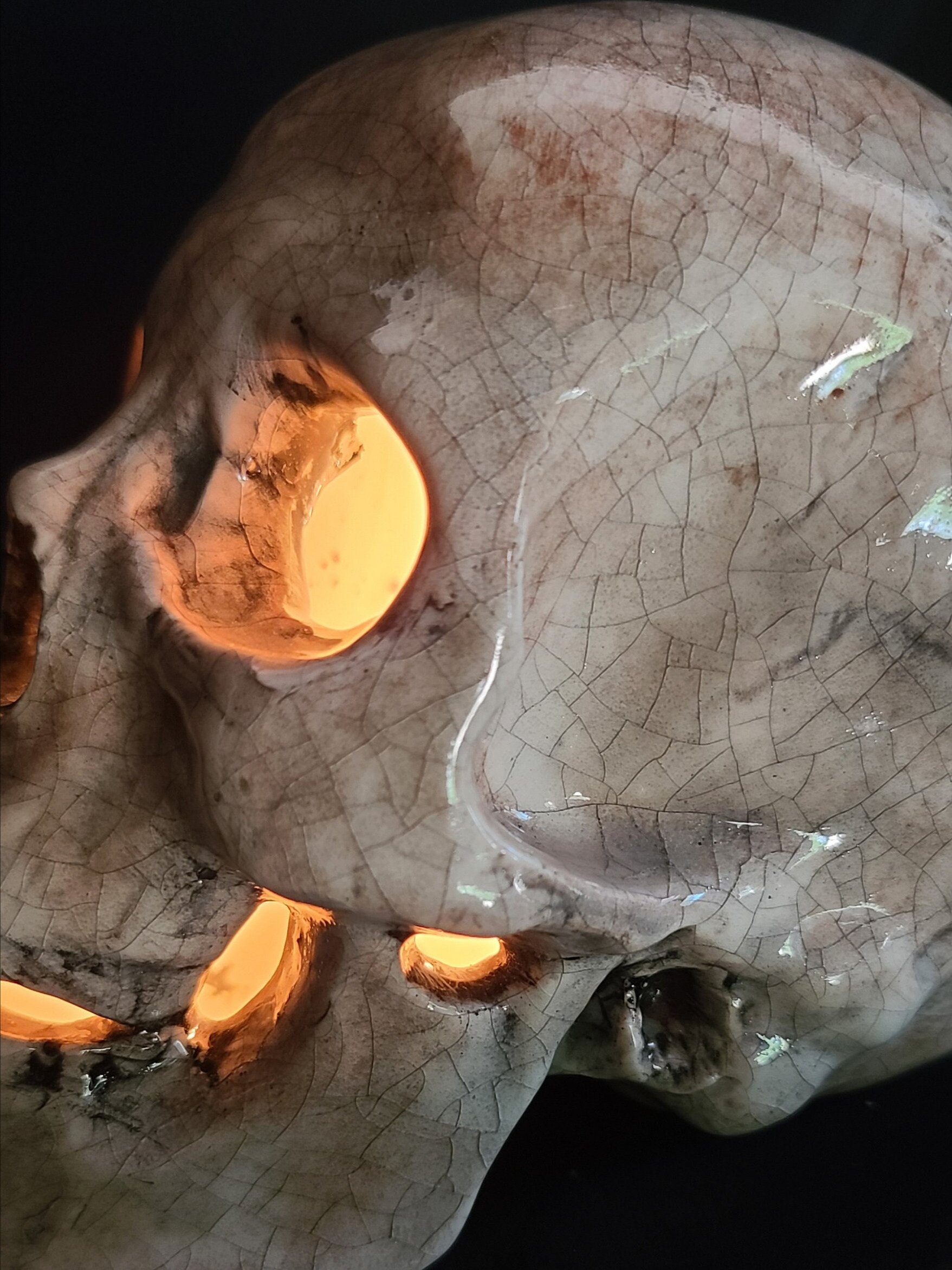 Creepy Skull Lamp product image (7)