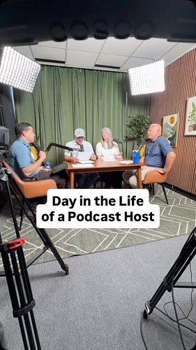 POV: it’s recording day. 🎙️

Packing the bag, prepping the outline, grabbing lunch (and drinks 🍹) with the crew before showti...