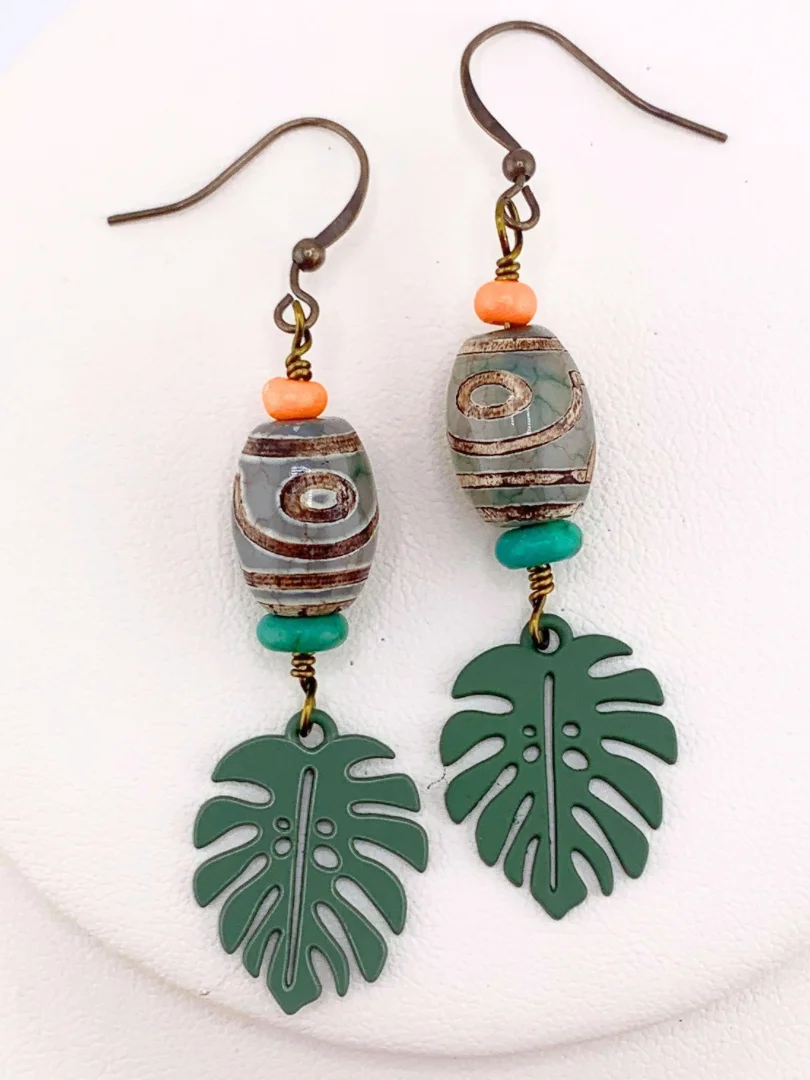 Antique Brass Patina Leaf Pendant Necklace - Orange/Green product image (2)
