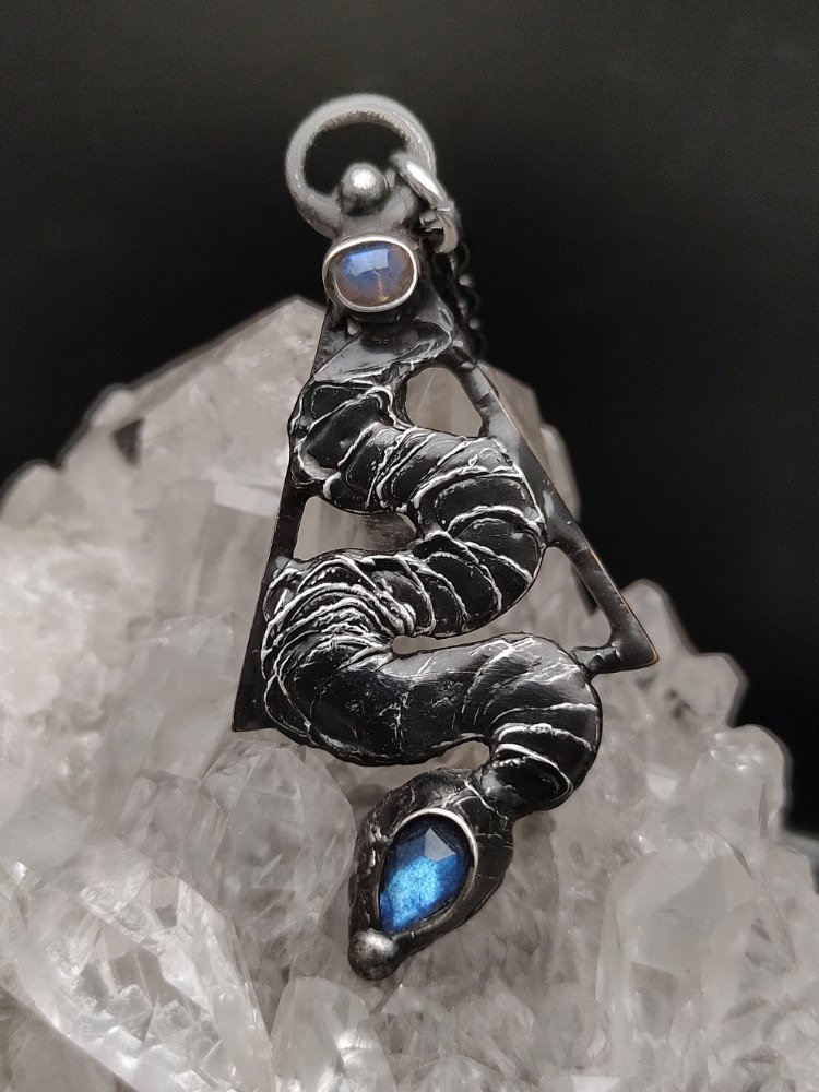 Familiars - SerpentShrine Amulet product image (3)