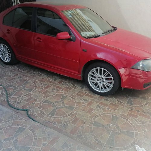 Recién lavado el sábado pero no duró limpio.