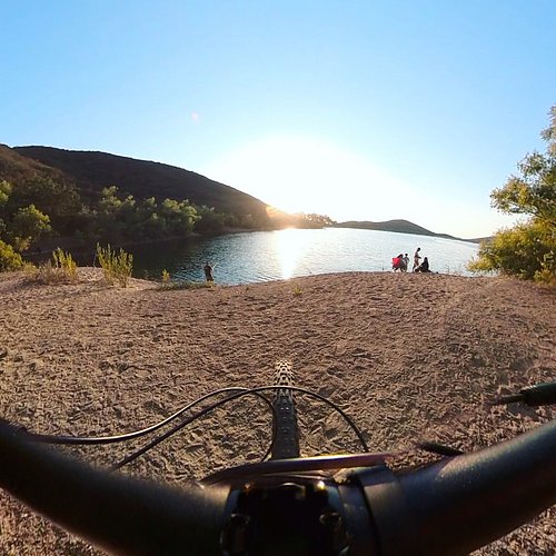 Golden hour + a quiet lakeside trail = pure magic. ✨
Exploring Lake Poway on two wheels and catching the perfect sunset over ...