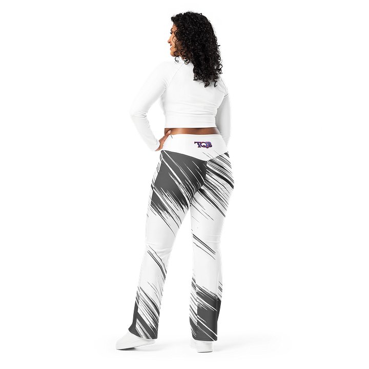 The "Constancia" Flare Leggings Black and White product image (1)