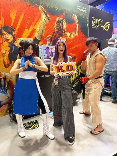 Day 2 of PAX AUS went a little something like this…

Seriously grateful for conventions being a place where I can geek out, b...