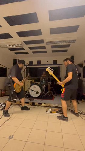 LO STORE DEI SIGNS PREYER È ONLINE!
link in bio!
Vuoi supportare una band originale attiva?
Acquista magliette, felpe, crop t...