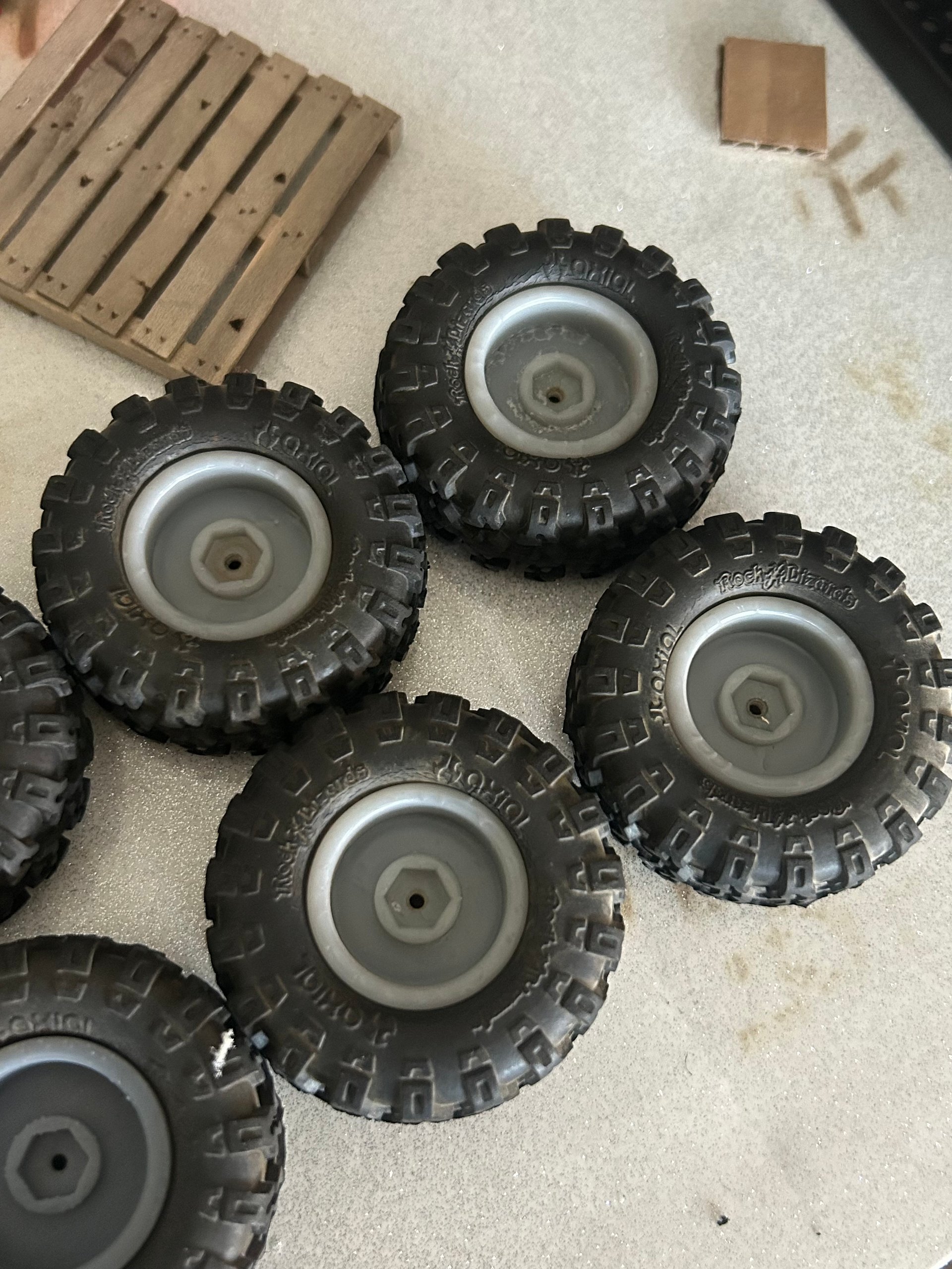 Resin PRINTED wheels / Axial tires product image (4)