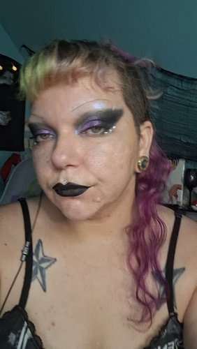 Did this one a while back. But still fun.#makeup #makeuplook #eyeshadow #alternative
