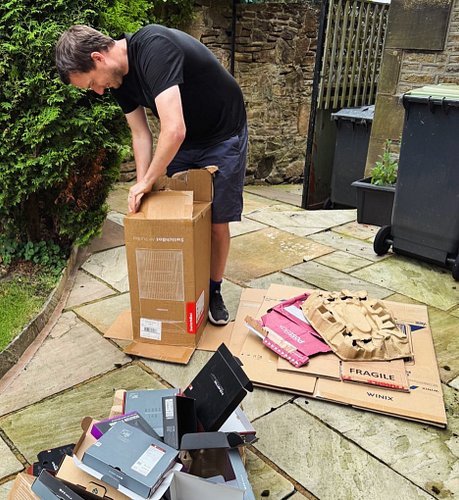 Recycling day at HouseFresh 📦♻️ 

#behindthecurtain #recycle♻️ #housefresh