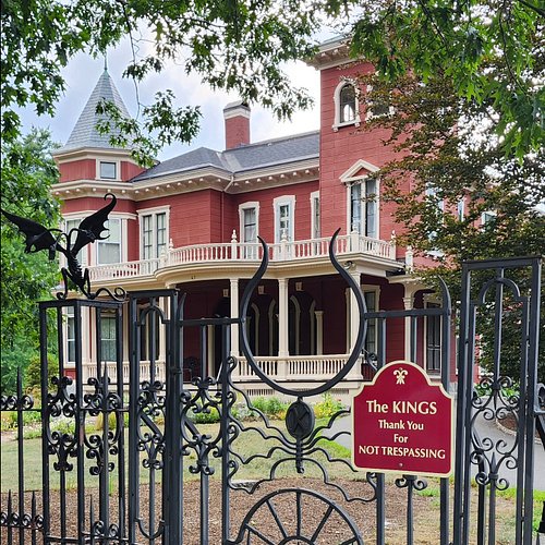 I absolutely love this house. Guess I better start saving my pennies to buy something similar, eh?