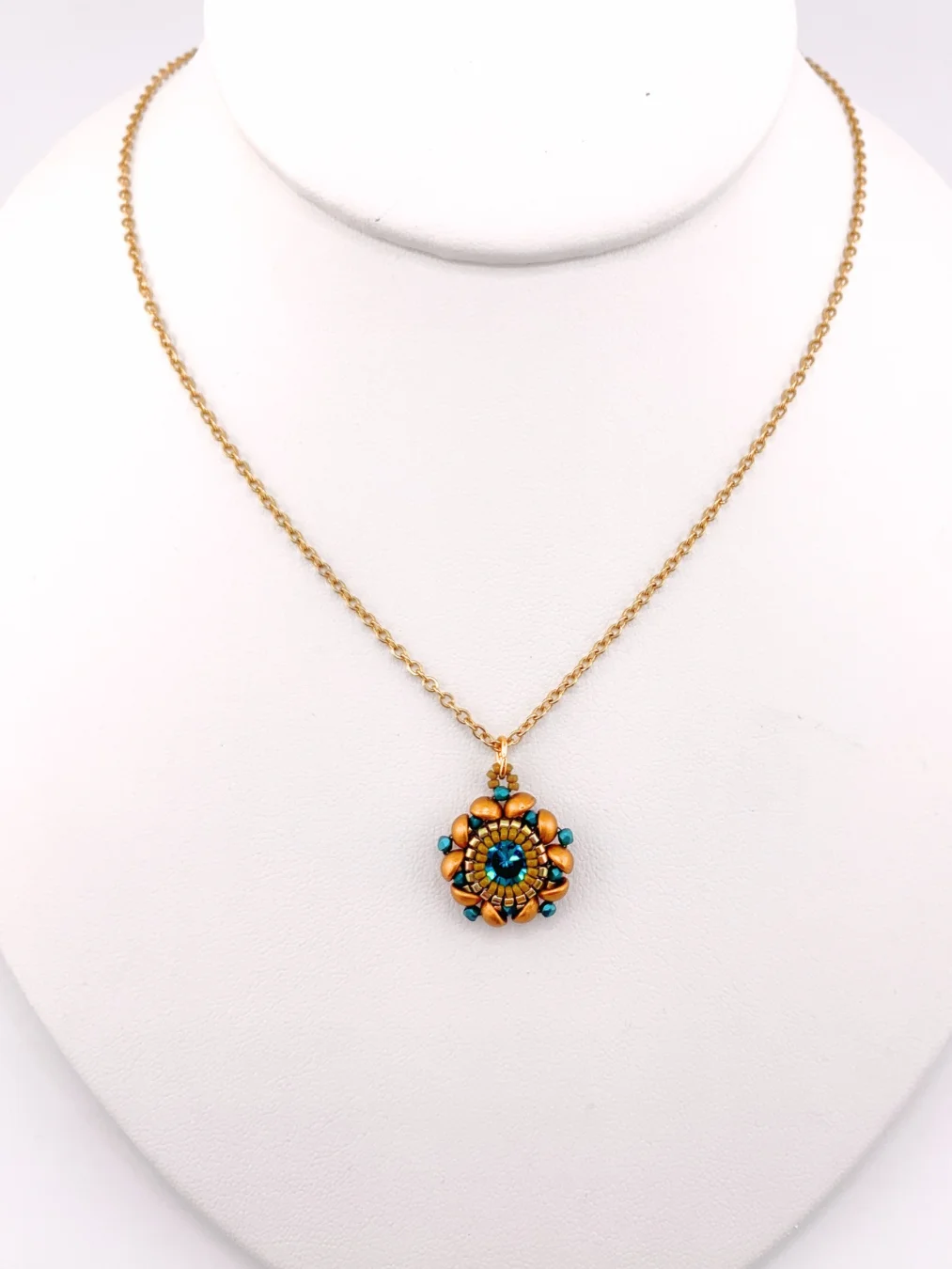 Lakeside Tea Beaded Crystal Pendant Necklace product image (3)