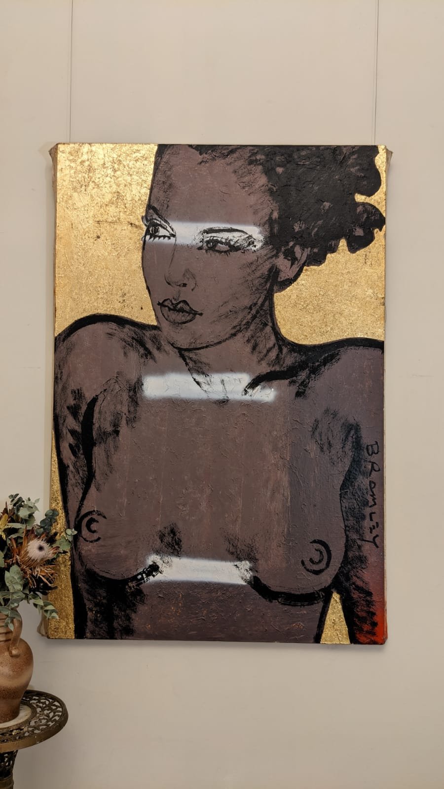 Nude model on gold leaf product image (1)