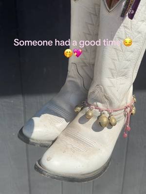 Just a little dirt on my boots 👢🫯💕🤠🪩😏 these use to be CRISPY WHITE 🤍🤭😆😭😂 #goldrush #az  #dancing in my #cowboyboots 🤭🤍🪩🩷💖✨ #ravetok 