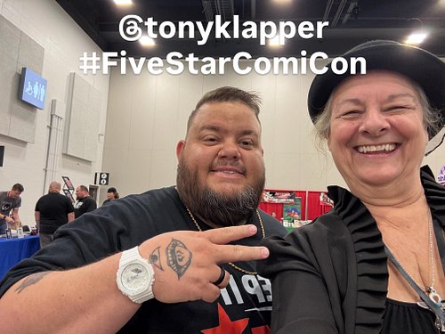 @mr_fivestar_  himself at the #FiveStarComiCon at the DaytonConventionCenter