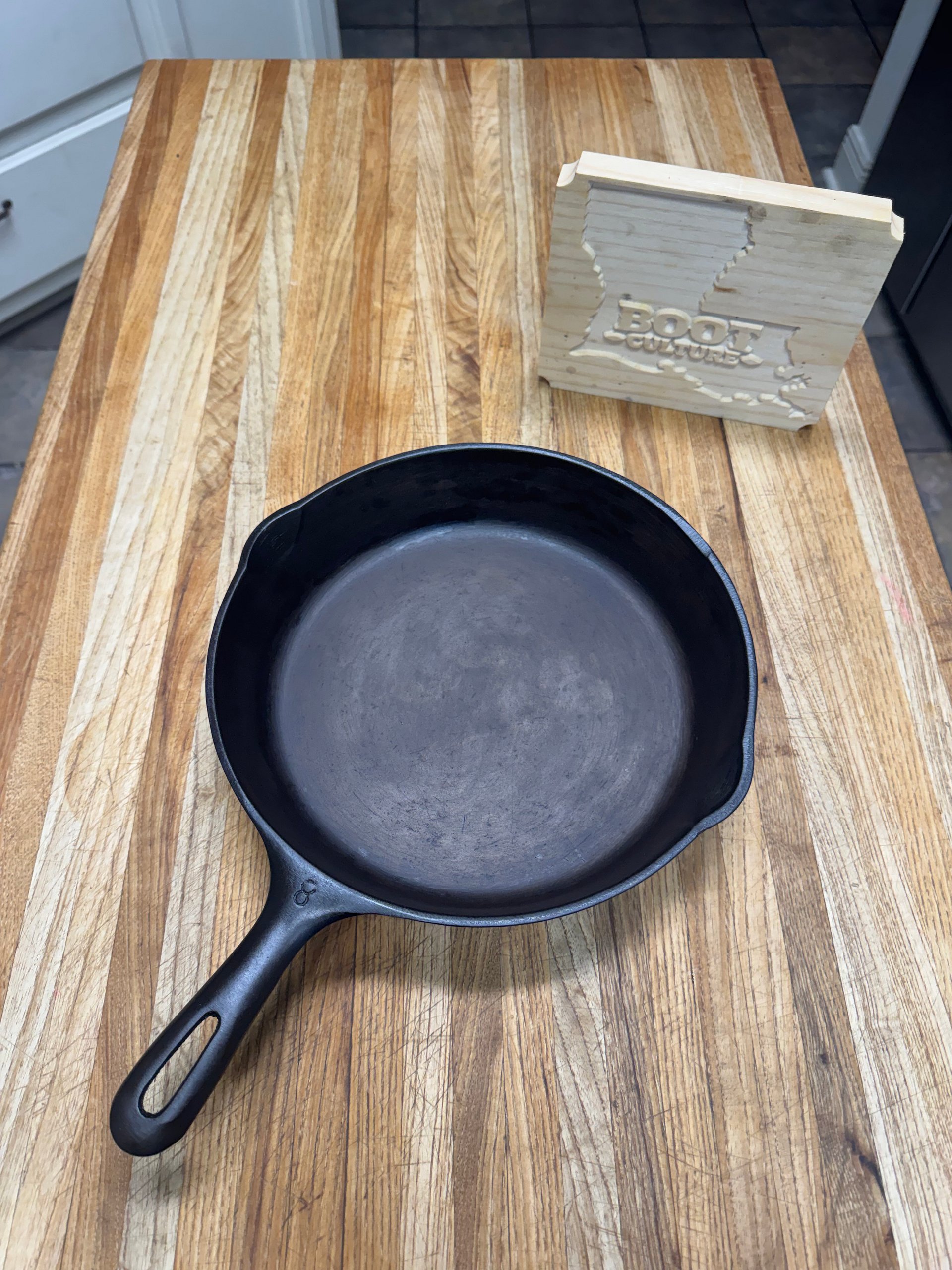 Vintage #8 Unmarked Wagner Cast Iron Skillet product image (2)