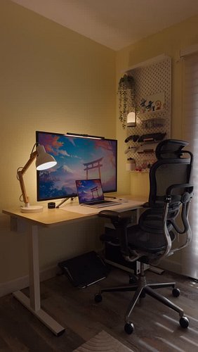 Some new things on the desk this week 👀 I’m turning my setup into a space to showcase products properly. Testing out a new la...