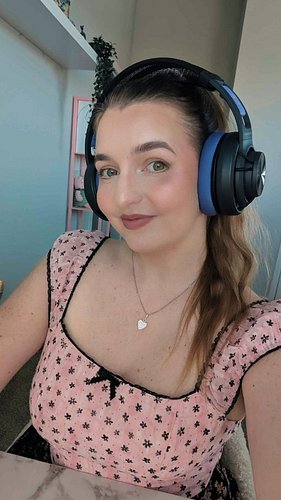 same girlie, different gaming setup 🌸🩷 

my gaming setup has been upgraded so much over the years! So thankful for @turtlebea...
