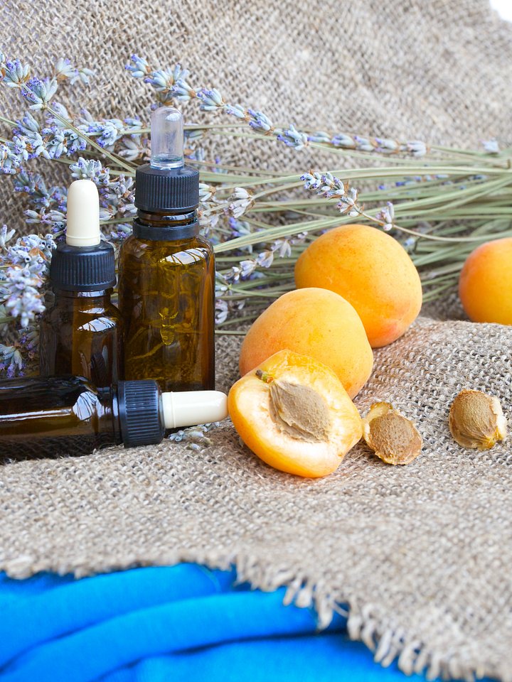 زيت المشمش الملكي product image (1)