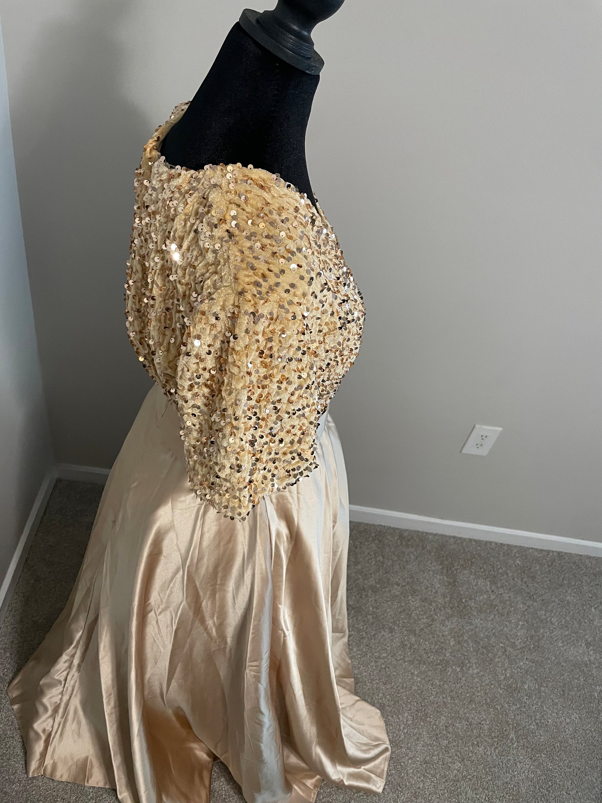 Luxury dress product image (3)