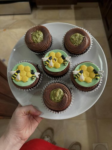 4 years on twitch! February 7th was my stream anniversary and I made these cupcakes to celebrate! Always a little bee theme f...