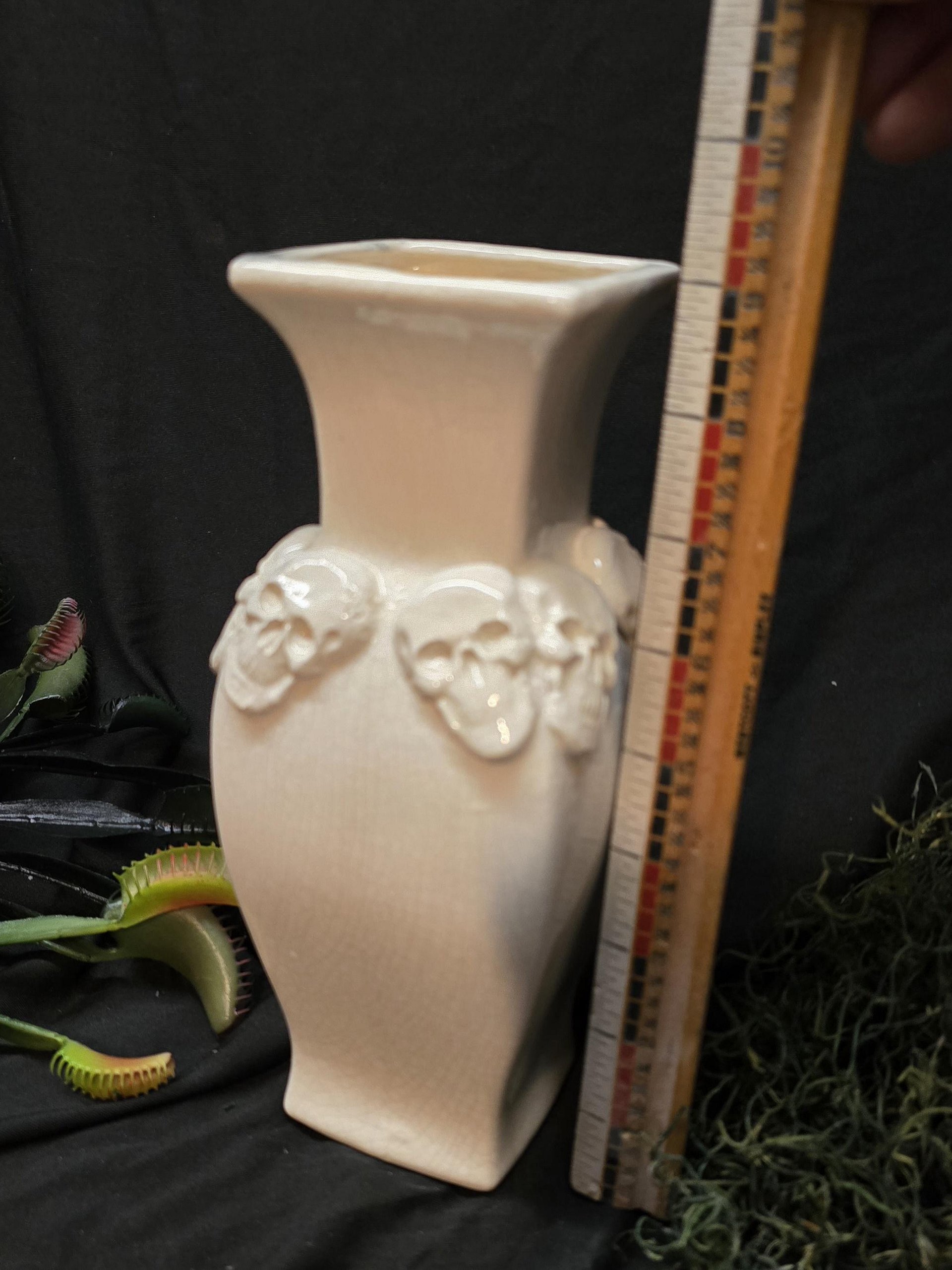 Creepy Skull Dry Vase product image (8)
