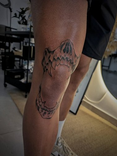 jAw

#kneetattoo #skeletontattoo #skulltattoo
