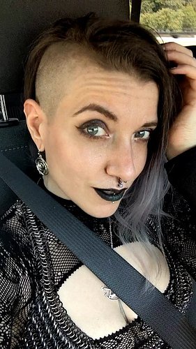 Traveling today with @mintfaery to do a shoot. Been feeling like a potato lately but I pulled myself together to go out today...