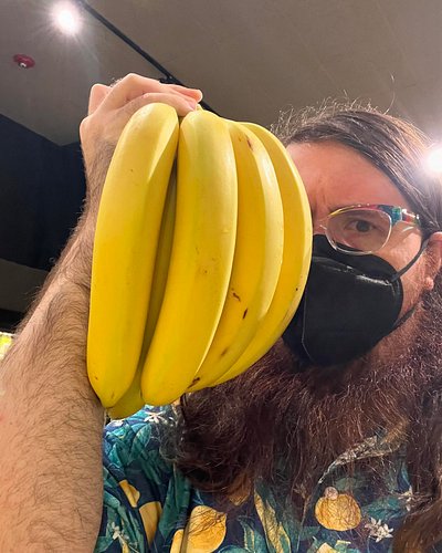 I obtained 6 pounds of bananas this week. And here are my cats. Angel the rotisserie chicken bird, Nero the void and Skaii th...