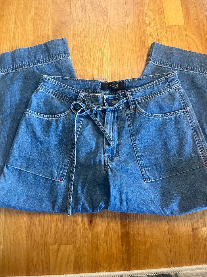 Simple Flowers Capris / Size 8 product image (2)