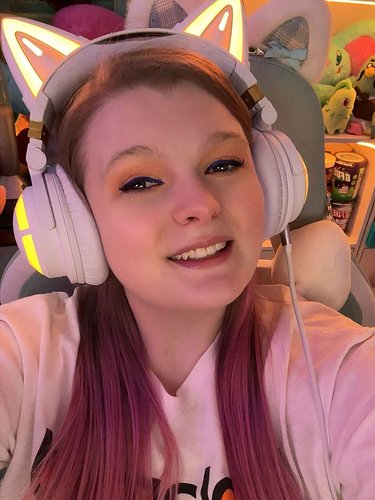 trying to be better about posting so here’s my face hi