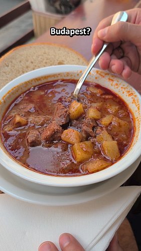 Affordable Gulyás soup in the middle of Budapest? 👀

@mama.goulash.bp  became popular for keeping things simple: a short menu...