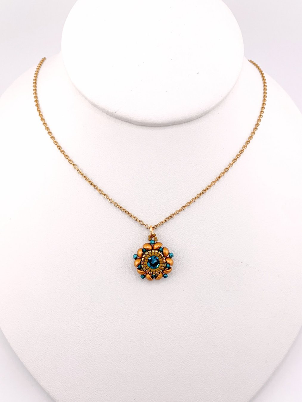 Lakeside Tea Beaded Crystal Pendant Necklace product image (1)