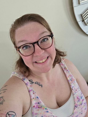 In case you didn't see it, it's FINISHED, blocked and im wearing it!!