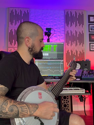 Cümbüş! 🇹🇷 I got this instrument a couple of weeks ago, and learning a new instrument is always a humbling experience… especi...
