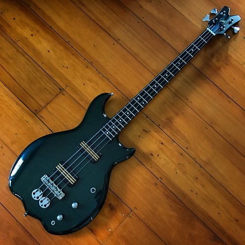 One of my dumbest guitar decisions was to sell my beautiful black @jaydee_guitars  Roadie Bass. It played great, sounded grea...