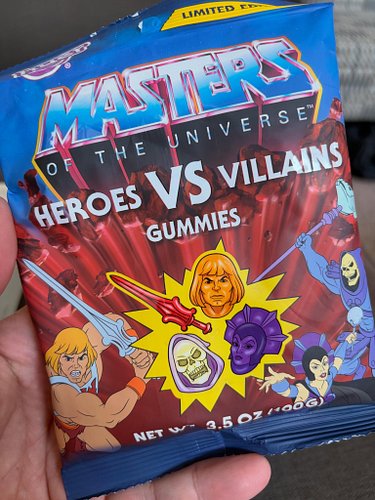 My friend Matt found me the MOTU gummies and sent them to me in the mail! Swipe to see the fun shapes inside in more detail! ...