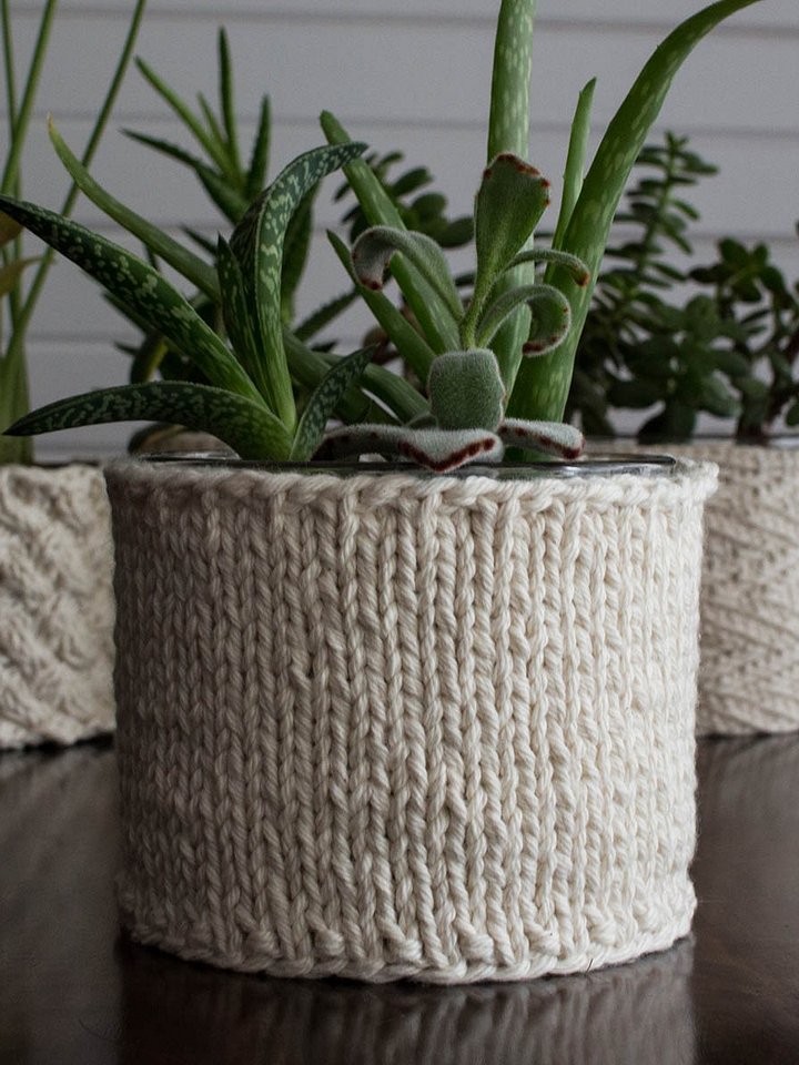 Beginner Stockinette Plant Pot Cover product image (1)