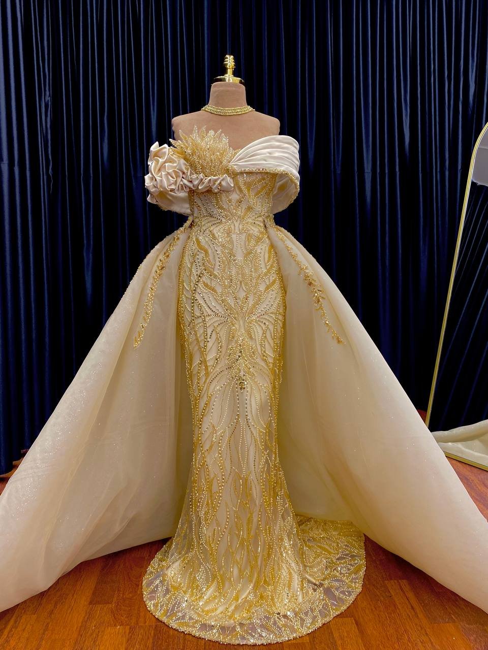 Wedding dress product image (2)