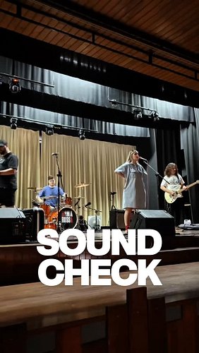 A little bit of our Soundcheck before our latest show 😉🔊