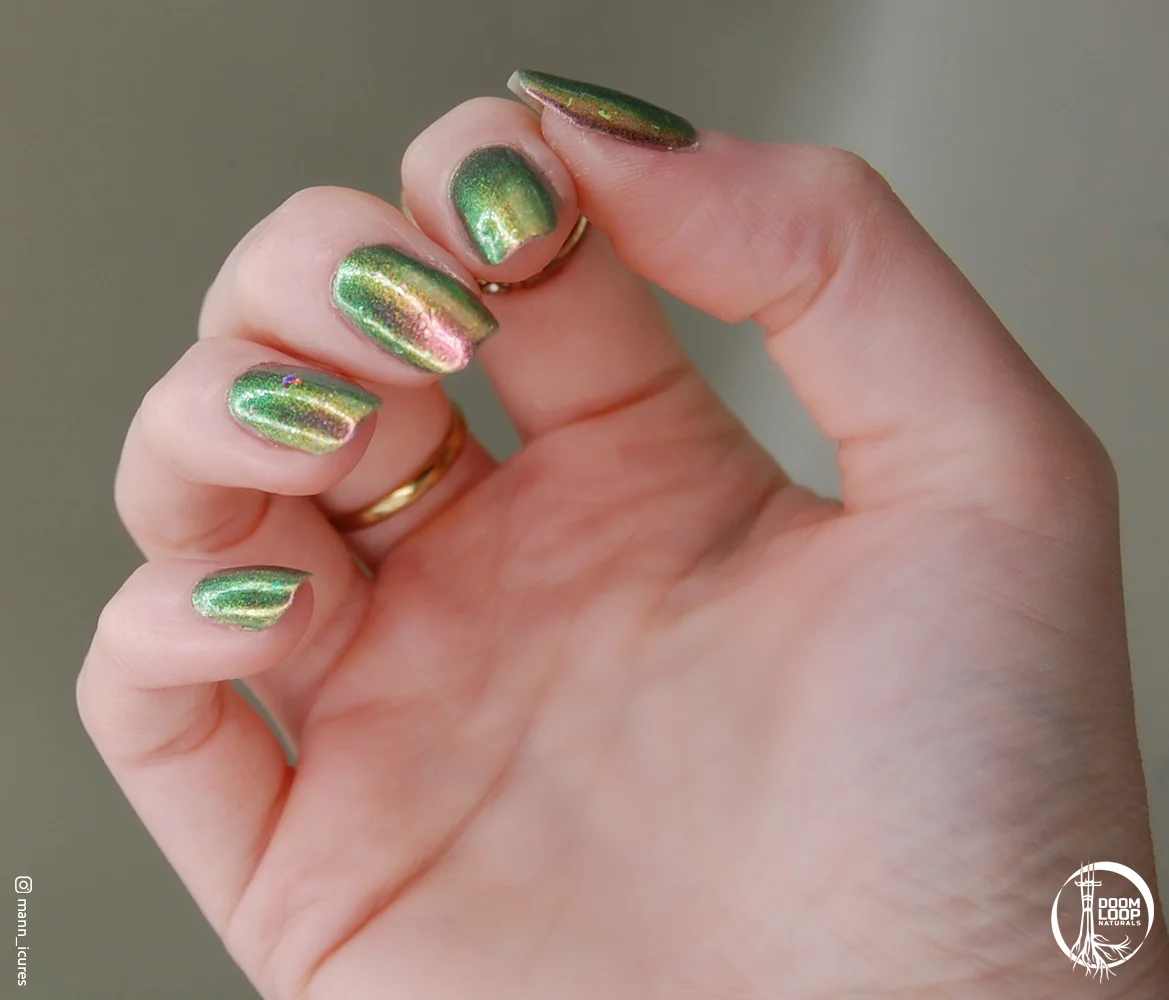 THE MADNESS OF CROWDS - Pink Green Gold Multichrome Nail Polish product image (4)