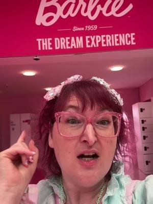 What can you expect at the Barbie Dream Experience in Amsterdam?   Honestly, I had so much fun and was really impressed by all the surprises this experience had to offer us!   @barbiedreamexperience   #barbieexperience #barbiedreamhouse #barbiethedreamexperience