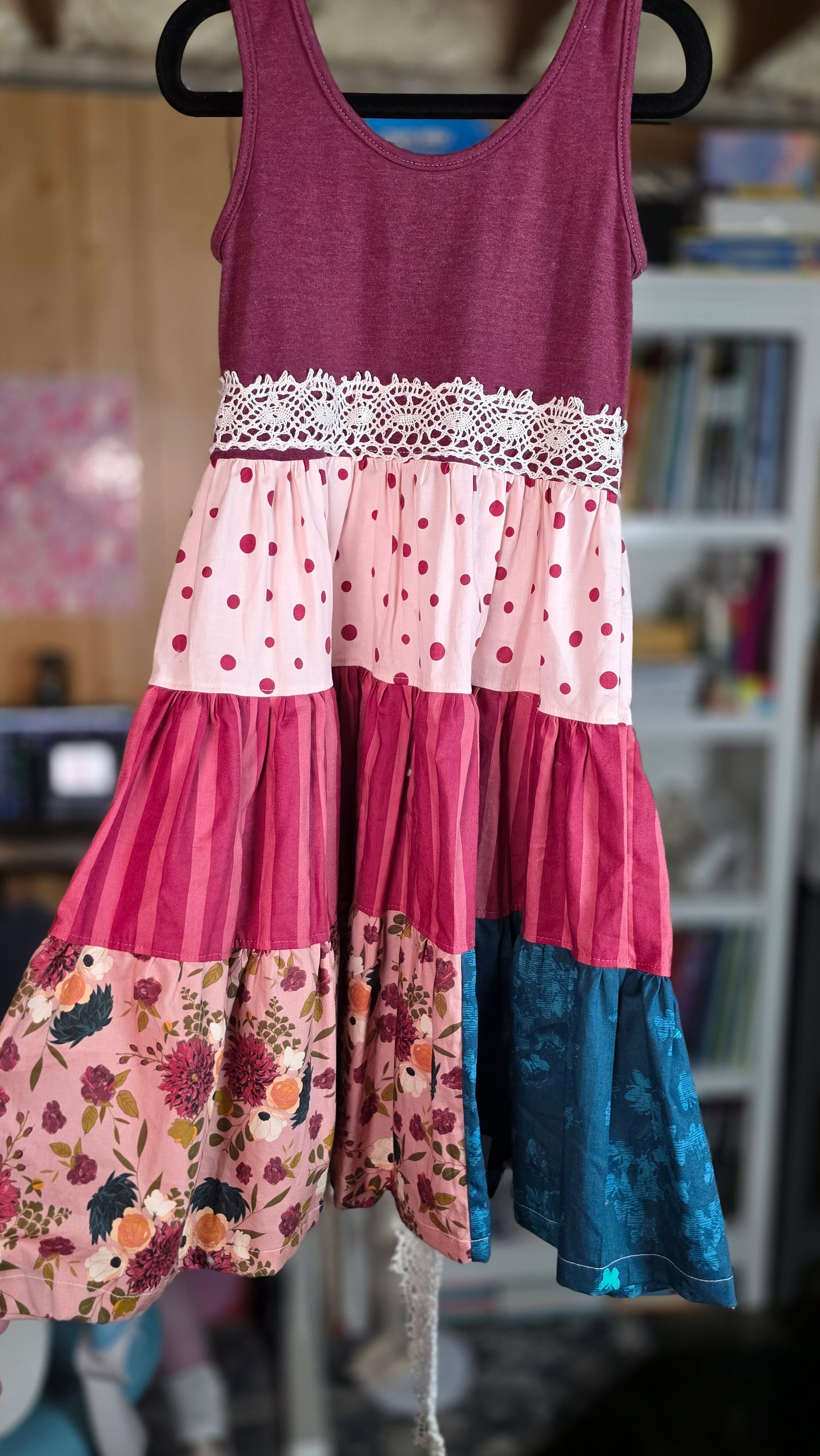 KPEA - Size 6 - GENTLY USED - Fall 3 panel dress product image (2)