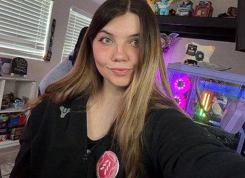 Anyone else logging on today?? #destiny2 

Live now playing with my very first fireteam :’)