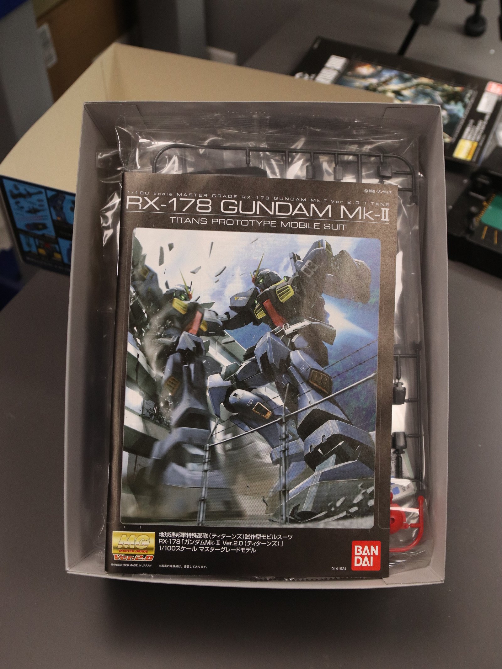 Bandai MG Gundam Mk II Titans 2.0 product image (2)